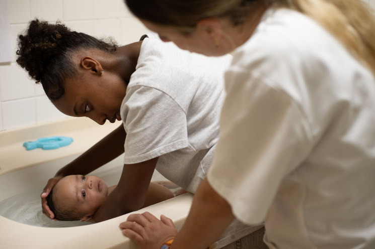 Junge M&uuml;tter - Jeunes M&egrave;res (Jean-Pierre & Luc Dardenne)